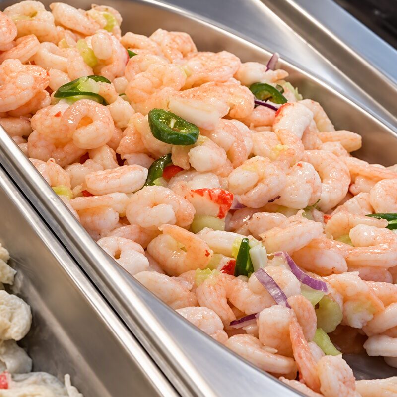 Chilled shrimp with peppers and red onion